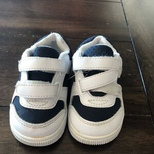 GUC Genuine Kids Sneakers 🛍️🛍️5/30 kids clothes